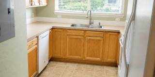 Inviting 2 Bedroom 2 Bath Top Floor Condo - Available August 10! Gallery 6