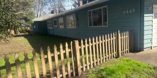 Huge 3 Bedroom 2 Bath Home with Fully Fenced Back Yard- Large dogs welcome! Gallery 1