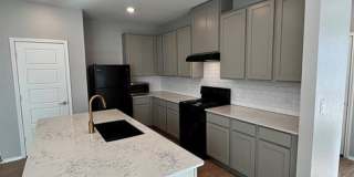 Del Valle Sundance Crossing / 4 bedrooms, 2 baths, 1 story home / Like New built 2021 / Refrigerator, Washer & Dryer Gallery 7