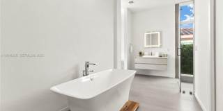 2217 NE 17th Ter Gallery 60