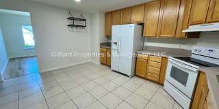 Beautiful 4 Bedroom / 2 Bathroom Harbor Winds Home w/ Solar Panels Gallery 7