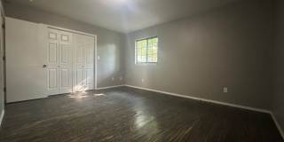 Beautiful 2 bedroom 1 bath 1 car garage Gallery 11