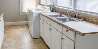 PRELEASING for AUGUST! Close to Campus; In-Unit Washer and Dryer Gallery 25