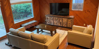 Fully Furnished Executive Sander's Beach Rental Gallery 31