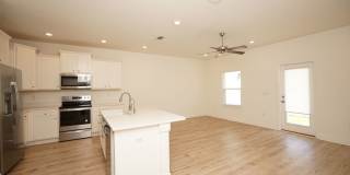 * MOVE IN SPECIAL *Newer Townhome in Destin Gallery 9