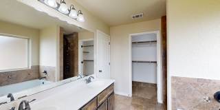 2 WEEKS FREE RENT + $1,895 ONE STORY 4 BEDROOM WITH 3 FULL BATHS Gallery 34