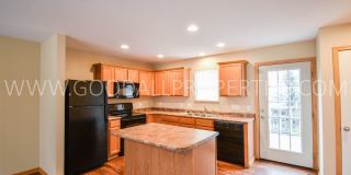 2-Bedroom, 2.5-Bath Urbandale Townhome with 2-Car Garage & Deck Gallery 3