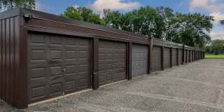 Pineview Apartments - White Bear Lake Gallery 1