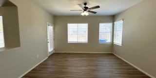 7422 S 40th Ln Gallery 5