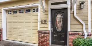Freshly Remodeled 3-Story Townhome in a Gated Community — Blocks to MAX & Gresham Station Gallery 3