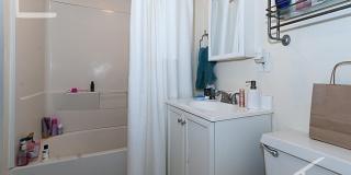 Nice 3 bed in Brookline Gallery 4