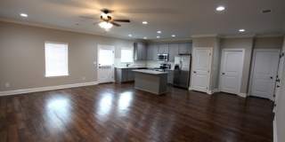 4 Bed/4 Bath Available! Gallery 3