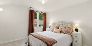 Spacious Ravenna Craftsman! Gallery 6