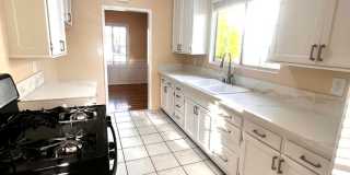 Single Family. 3-bed Home - Desireable Neighborhood! Gallery 23