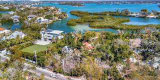 ALL THE CHARM! - Siesta Key 1+ acre on the Bay - 3 bed/ 2 bath pool home Gallery 62