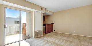 Spacious & Bright 3BR Condo with Bonus Room, Secured Parking & Hollywood History! Gallery 20