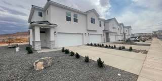 END UNIT Mustang Valley Townhome!! Gallery 1