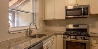 Charming 2BD/1BA Townhome in Patterson Park, MD! Gallery 9