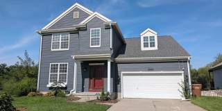 Lovely 4-bed/3.5-bath in Two Springs with Quiet Back Yard. Gallery 1