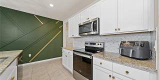 687 GRIFFON Avenue Gallery 8