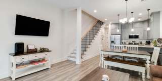 711 E Main Street Gallery 4