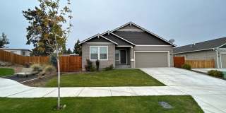 Beautiful 3 Bedroom / 2 Bathroom Home in SW Redmond Gallery 1