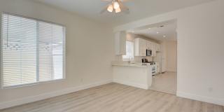 2 Story 2 Bedroom Gated Community Amazing Location Gallery 5