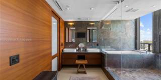 5875 Collins Avenue Gallery 14