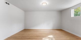 Lower Level Unit in Englewood! Gallery 11