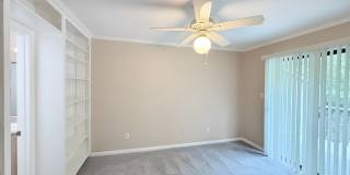 Beautiful 3-Bedroom Townhome Gallery 7