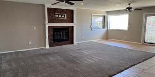 One level Boulder City lakeside & pool Gallery 12
