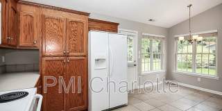 Room in 3 Bedroom Home at Ridge Ave Gallery 8