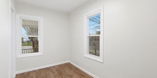 Fully Updated 2-Bed with Modern Finishes Gallery 28