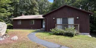 Spacious 3-Bedroom Ranch in a Peaceful East Derry Setting Gallery 1