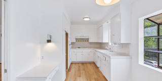 HUGE TOP FLOOR 2 BED 2 BATH IN PRIME SANTA MONICA! -FIREPLACE, BALCONY & GARAGE PARKING SPACE Gallery 17