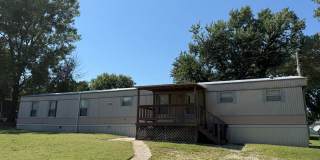 4 bedroom 2 Bathroom Mobile Home close to Marshall Field Gallery 1