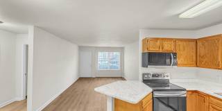 Minutes to Downtown********** Rent $1525/month*********Peaceful Living Gallery 11
