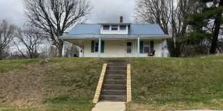Charming Farmhouse near Downtown Jonesborough. Gallery 1