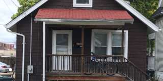 Regent/Mills - 4 bed/2 bath House with parking and A/C! Gallery 1