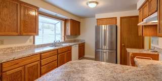 8bed, 4 BA House, Close to University Village!! Gallery 6
