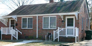 Charming 1BR duplex. Walk to 9th St. and DUKE! Gallery 1