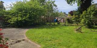 3BD/2BA Eureka home is close to Sequoia Park, boasts infrared sauna! Gallery 26