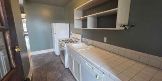 2 Bedroom, 1 Bathroom in Historical Woodland Avenue building! Gallery 25