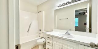 2 Bedroom Townhome in NW Greensboro near parks and Greenway Gallery 17
