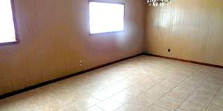 Nice Single Level Northeast Duplex With Refrigerated Air Located In Quiet Neighborhood Gallery 7