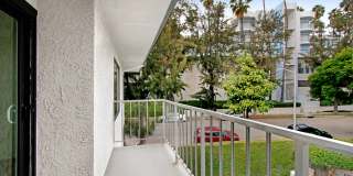 8300 De Longpre Apartments Gallery 8