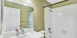 827 Oak Harbour Drive Gallery 48