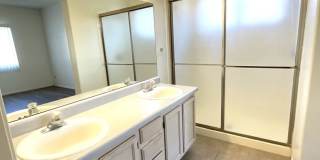 Convenient Eastside location on cul-de-sac Gallery 20