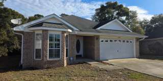 3BR/2BA Home Centrally Located in Milton Gallery 1