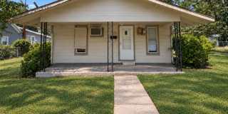 Cute 2 Bed/1 Bath Home Near I44! Cute 2 Bed/1 Bath Home Near I44! Gallery 1